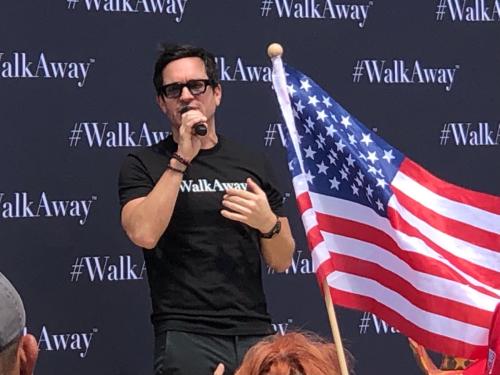 D9E0E570-FF99-4393-B928-F326036C626A