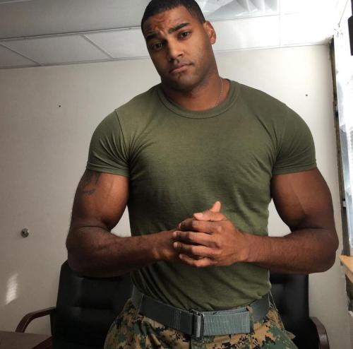 36EF933D-D3B9-4FFA-BF33-BFF6235EB005